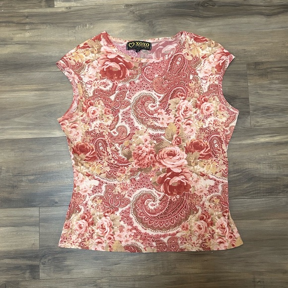 XOXO Paisley Pink Short Sleeve Top - Picture 2 of 6